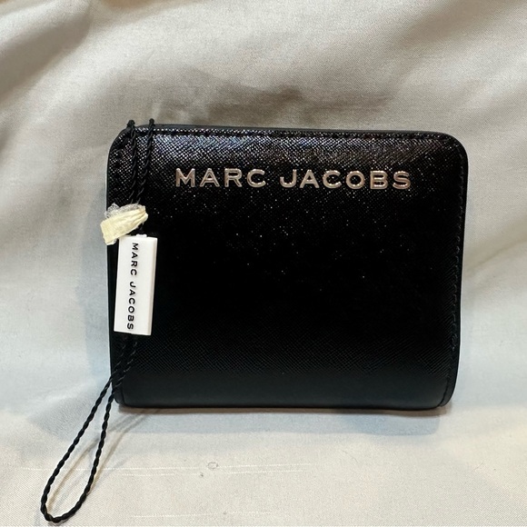 Marc Jacobs Handbags - Marc Jacobs Mini Black Compact Coin Pouch Card Wallet